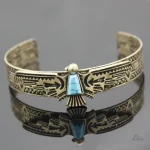 Bijou unique représentant l'oiseau-tonnerre, amulette protectrice