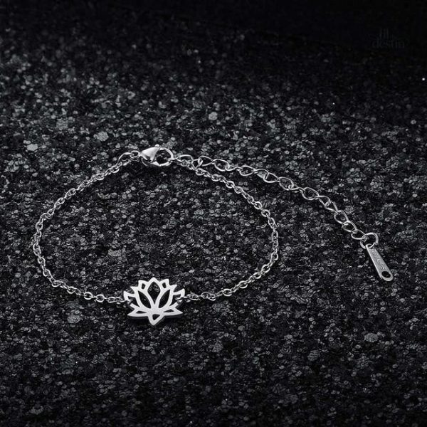 Bracelet délicat avec motif de lotus, symbole de chance