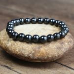 Bracelet en pierre de magnétite, symbole de protection