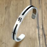 Accessoire spirituel : bracelet Om pour harmonie intérieure