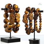Bracelet porte-bonheur en œil de tigre avec design pi xiu élégant