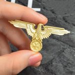 Broche ornée d'un aigle, parfait symbole de courage et de sagesse