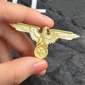 Broche ornée d'un aigle, parfait symbole de courage et de sagesse