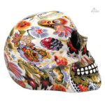 Tête de mort mexicaine ornée de motifs floraux