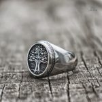 Chevalière ornée de l'arbre de vie pour un look distinctif
