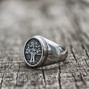 Chevalière ornée de l'arbre de vie pour un look distinctif