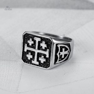 Bague chevalière avec emblème de la croix de Jérusalem