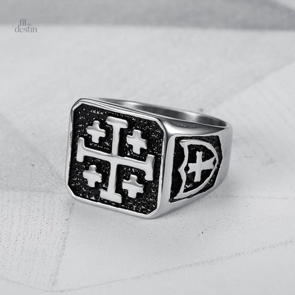 Bague chevalière avec emblème de la croix de Jérusalem
