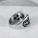 Bijou porte-bonheur, chevalière croix de Jérusalem en or