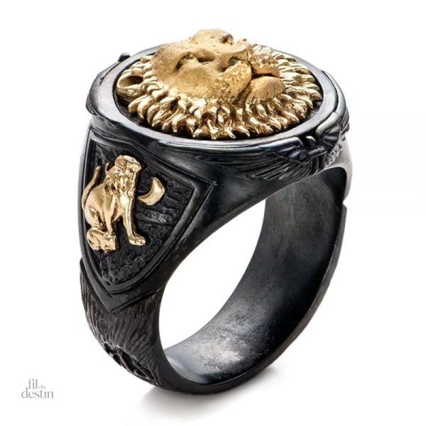 Porte-bonheur lion anglais, bijou au design emblématique