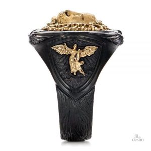 Chevalière élégante avec tête de lion, style unique