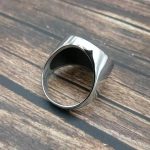 Chevalière stylisée l'itoi, symbole de chance