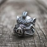 Chevalière en colère, amulette de courage