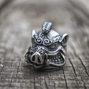 Chevalière en colère, amulette de courage
