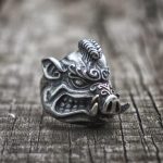 Bijou chevalière, esprit du sanglier furieux