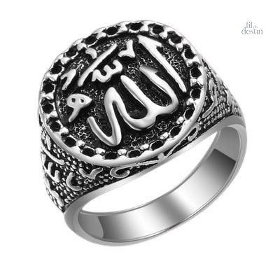 chevaliere-portant-la-nom-de-allah-1 Chevalière Allah en argent, symbole de chance et de protection