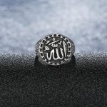 Accessoire élégant avec le nom Allah, symbole de foi