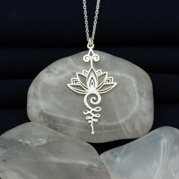 Collier porte-bonheur avec fleur de lotus épanouie