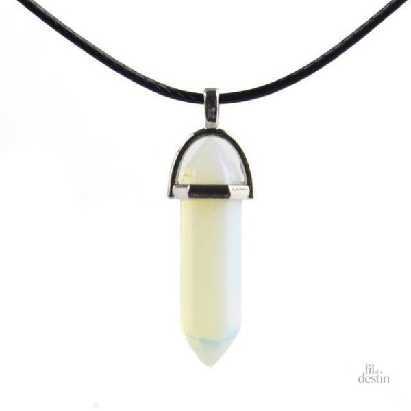 Collier élégant avec cristal hexagonal brillant