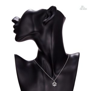 Pendentif porte-bonheur en forme de lotus stylisé