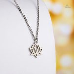 Bijou lotus, pendentif portant chance et harmonie