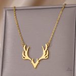 Bijou en bois de cerf, accessoire porte-bonheur
