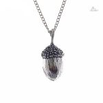Collier porte-bonheur avec gland de chêne décoratif