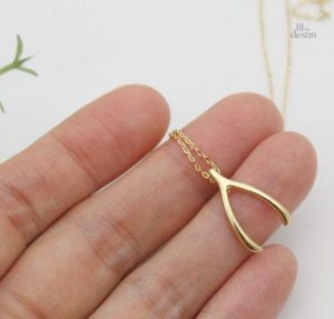 Bijou porte-bonheur, collier os des vœux unique et stylé