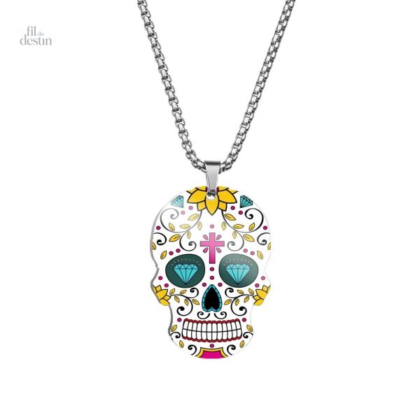 Collier avec crâne décoratif, expression artistique