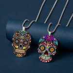 Collier inspiré des crânes mexicains décoratifs