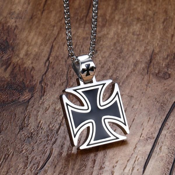 Collier design croix de fer, accessoire de mode inspirant