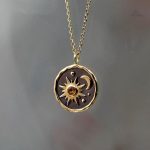 Accessoire spirituel symbolisant l'union des astres