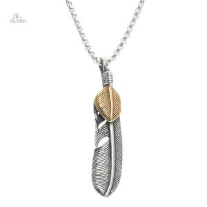 Collier plume d'honneur en porte-bonheur élégant