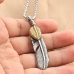 Collier porte-bonheur avec plume symbolique unique