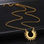 Élégant collier porte-bonheur, motif tribal soleil