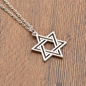 Collier porte-bonheur étoile de David, élégance spirituelle