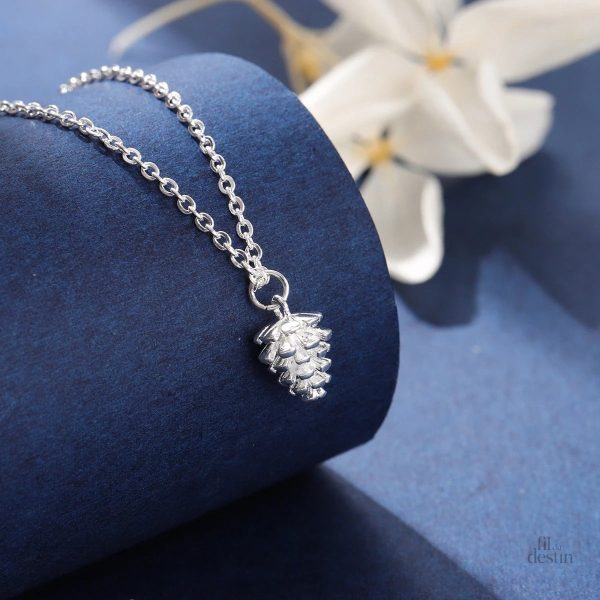 Collier unique orné d'une pomme de pin, amulette naturelle