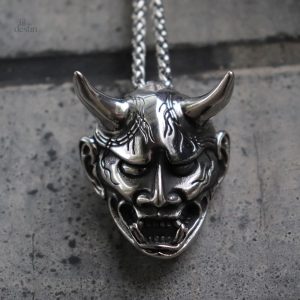 Collier porte-bonheur avec motif oni japonais