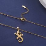 Collier avec symbole de salamandre pour attirer la chance