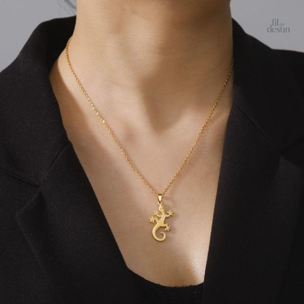 Accessoire chic : collier reprenant le thème de la salamandre