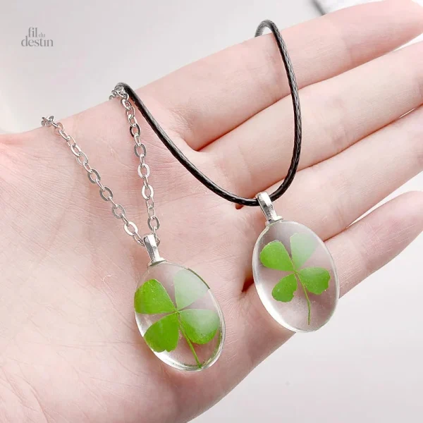 Collier porte-bonheur en forme de trèfle