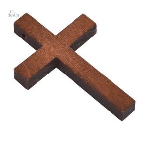 Croix en bois simple, symbole de foi chrétienne