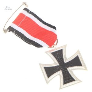 Broche porte-bonheur croix de fer décorative