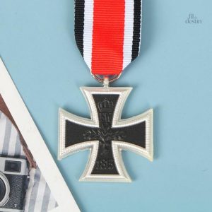 Décoration militaire broche en forme de croix de fer