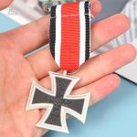 Accessoire de mode broche croix de fer pour chance