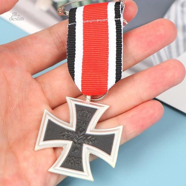 Accessoire de mode broche croix de fer pour chance