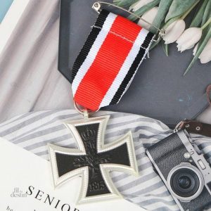Broche symbolique croix de fer pour collectionneurs