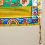 Drapeau traditionnel lungta volant au gré du vent