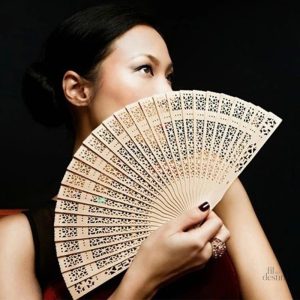 Design unique d'éventail en bois, charme asiatique authentique