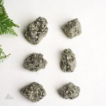 Pyrite en forme de morceau, minéral énergétique unique